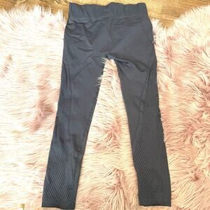 Fabletics Seamless 7/8 Legging w/Mesh Detail